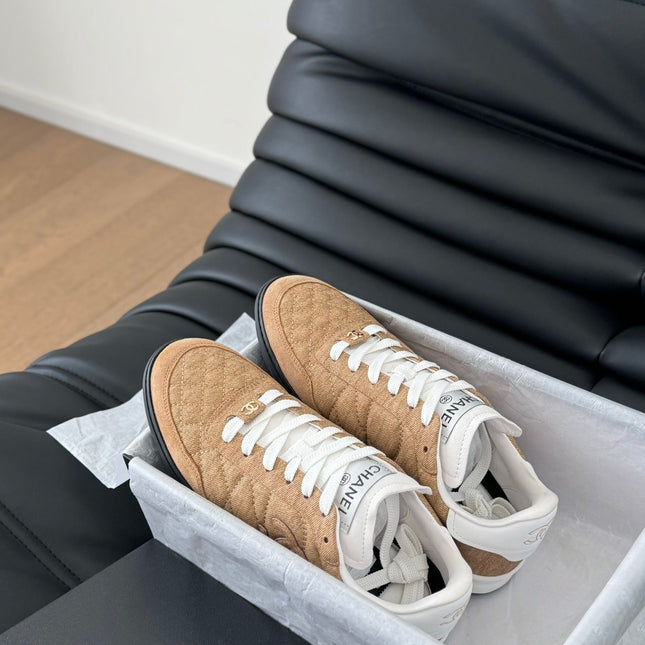 CC SNEAKER IN PEANUT BROWN MIX WHITE EMBROIDERED LAMBSKIN