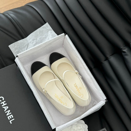 CC MARY JANE SHOES IN WHITE MIX BLACK LAMBSKIN WITH GOLD HARDWARE