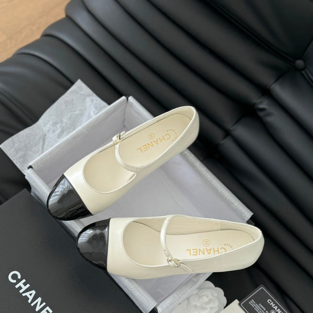 CC MARY JANE SHOES IN WHITE MIX BLACK LAMBSKIN WITH GOLD HARDWARE