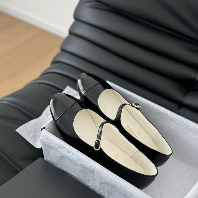 CC MARY JANE SHOES IN BLACK LAMBSKIN WITH GOLD HARDWARE