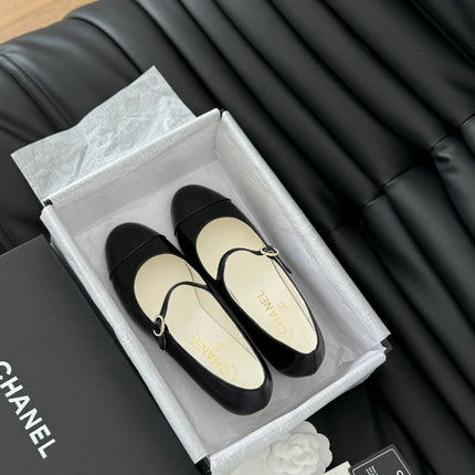 CC MARY JANE SHOES IN BLACK LAMBSKIN WITH GOLD HARDWARE