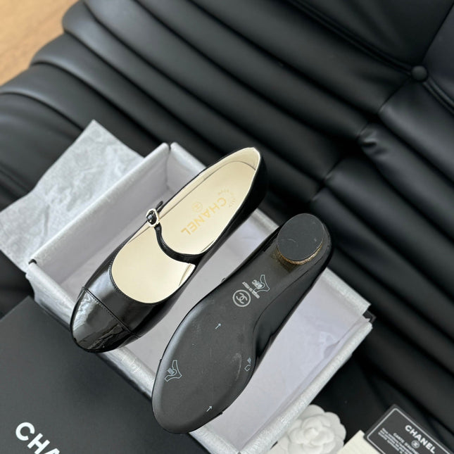 CC MARY JANE SHOES IN BLACK LAMBSKIN WITH GOLD HARDWARE