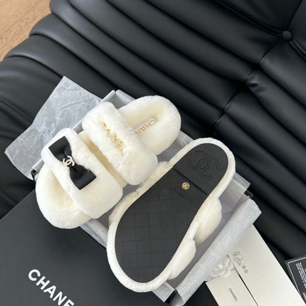 CC DAD SANDAL MULE IN WHITE FLEECE WITH GOLD HARDWARE