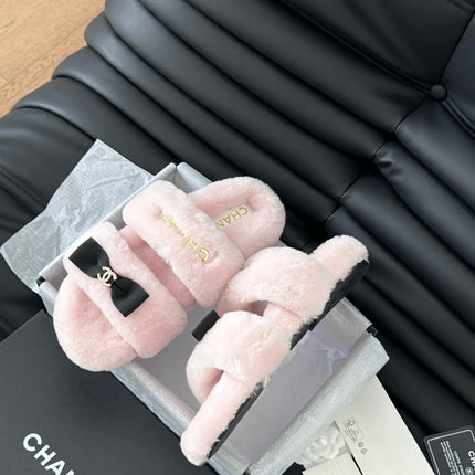 CC DAD SANDAL MULE IN PASTEL PINK FLEECE WITH GOLD HARDWARE