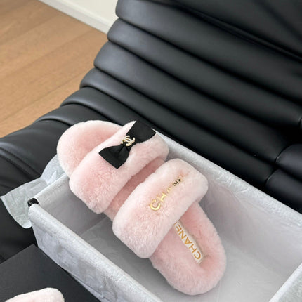 CC DAD SANDAL MULE IN PASTEL PINK FLEECE WITH GOLD HARDWARE