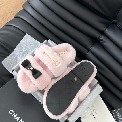 CC DAD SANDAL MULE IN PASTEL PINK FLEECE WITH GOLD HARDWARE