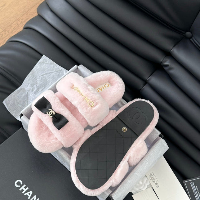 CC DAD SANDAL MULE IN PASTEL PINK FLEECE WITH GOLD HARDWARE