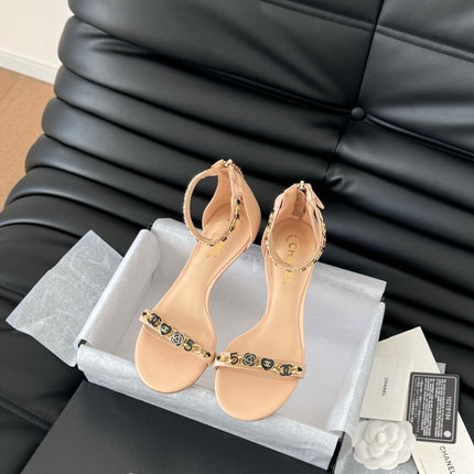 MID-HEEL 35 MM SANDAL IN NUDE TAN SHEEPSKIN WITH STICKERS