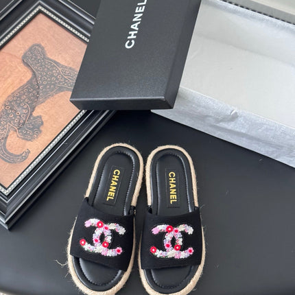 SLIPPERS IN BLACK SHEEPSKIN MIX FABRIC AND STRAPS BASE