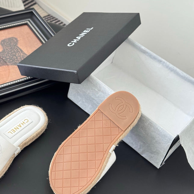 SLIPPERS IN WHITE SHEEPSKIN MIX FABRIC AND STRAPS BASE