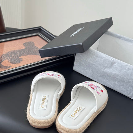 SLIPPERS IN WHITE SHEEPSKIN MIX FABRIC AND STRAPS BASE