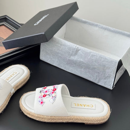 SLIPPERS IN WHITE SHEEPSKIN MIX FABRIC AND STRAPS BASE