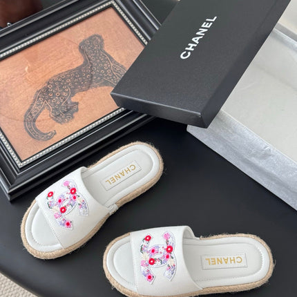 SLIPPERS IN WHITE SHEEPSKIN MIX FABRIC AND STRAPS BASE