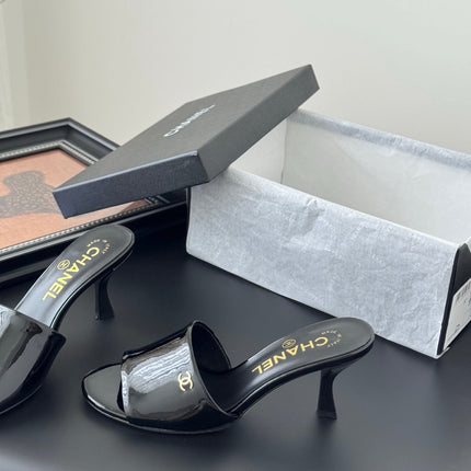 HIGH HEELS IN BLACK GLOSSY LEATHER