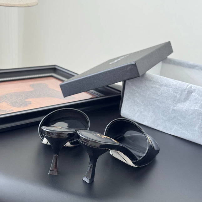 HIGH HEELS IN BLACK GLOSSY LEATHER