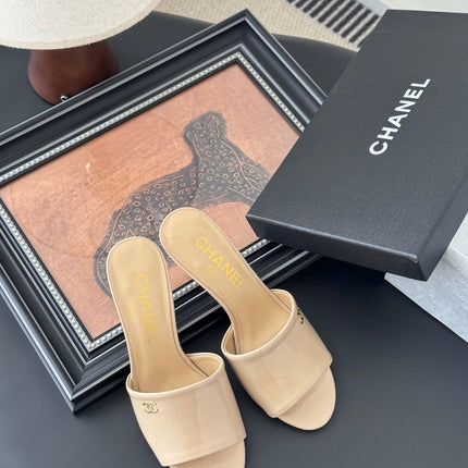 HIGH HEELS IN BEIGE GLOSSY LEATHER