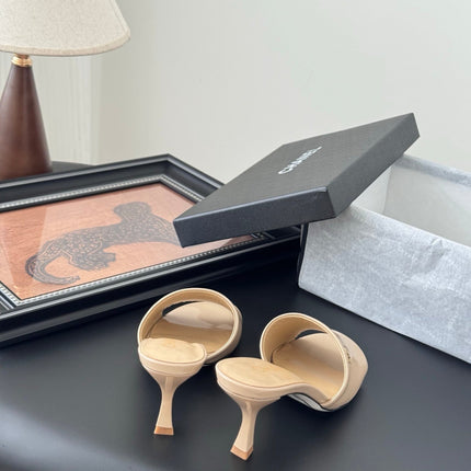 HIGH HEELS IN BEIGE GLOSSY LEATHER