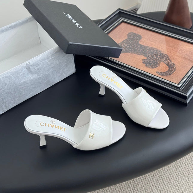 HIGH HEELS IN WHITE GLOSSY LEATHER