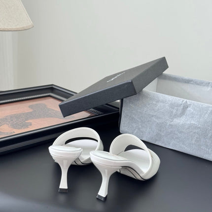 HIGH HEELS IN WHITE GLOSSY LEATHER