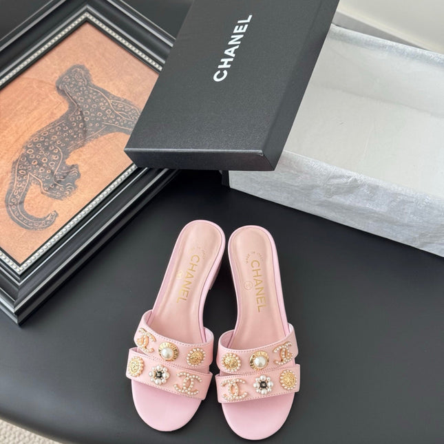 MULE SLIDE SANDALS IN PINK LAMBSKIN WITH LOGO STICKER DETAIL