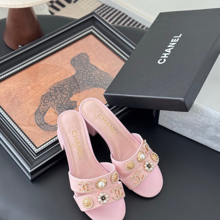 MULE SLIDE SANDALS IN PINK LAMBSKIN WITH LOGO STICKER DETAIL