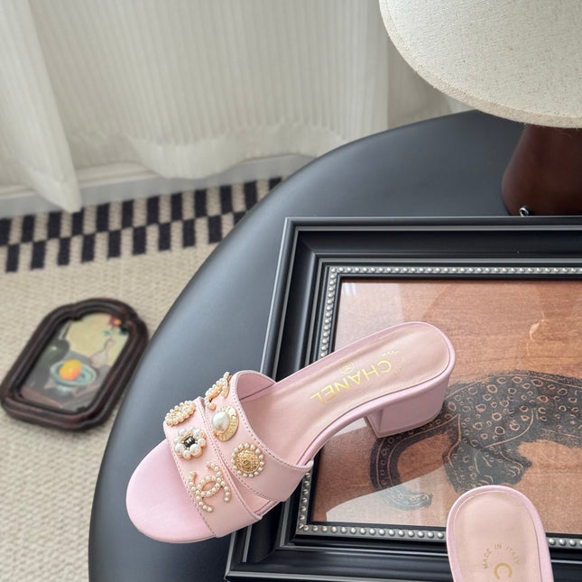MULE SLIDE SANDALS IN PINK LAMBSKIN WITH LOGO STICKER DETAIL