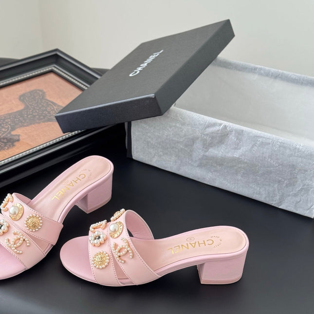 MULE SLIDE SANDALS IN PINK LAMBSKIN WITH LOGO STICKER DETAIL