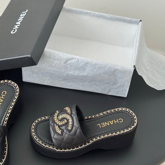 WEDGE HEELS IN BLACK CALFSKIN MIX CHAIN BASE