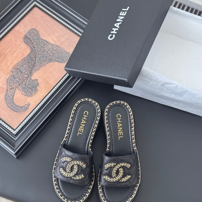 WEDGE HEELS IN BLACK CALFSKIN MIX CHAIN BASE