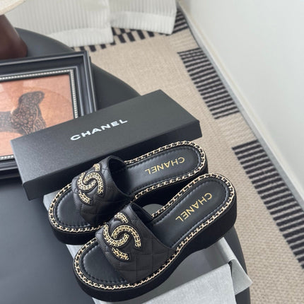 WEDGE HEELS IN BLACK CALFSKIN MIX CHAIN BASE