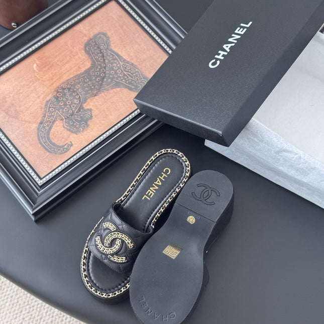 WEDGE HEELS IN BLACK CALFSKIN MIX CHAIN BASE