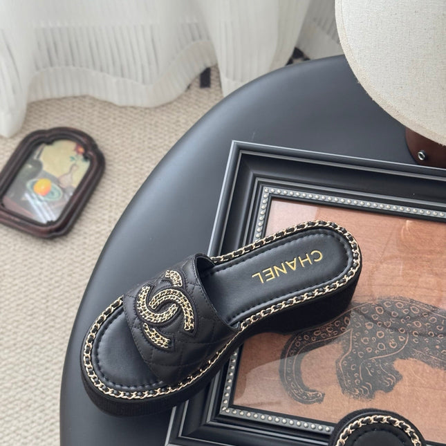 WEDGE HEELS IN BLACK CALFSKIN MIX CHAIN BASE