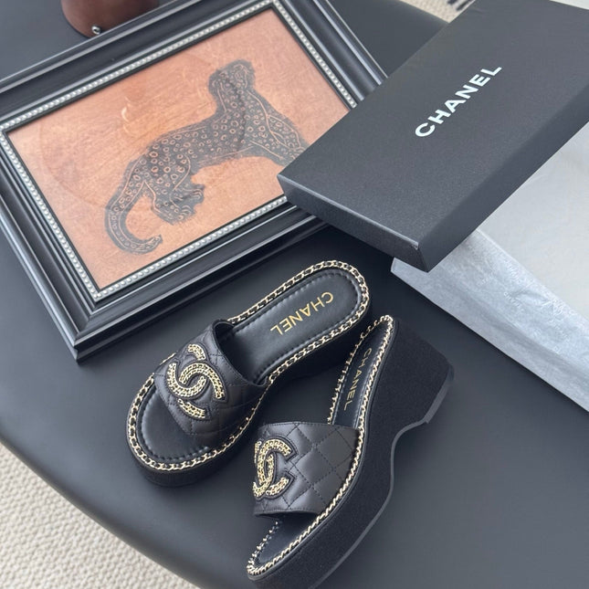 WEDGE HEELS IN BLACK CALFSKIN MIX CHAIN BASE