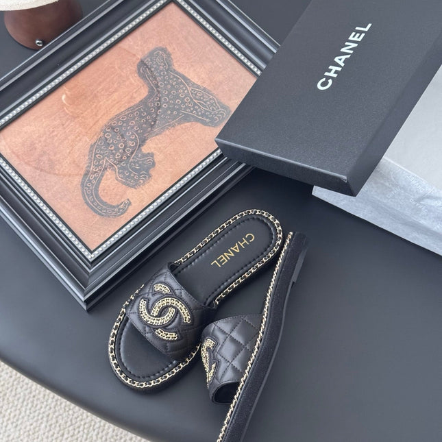 SLIPPER IN BLACK CALFSKIN MIX CHAIN BASE