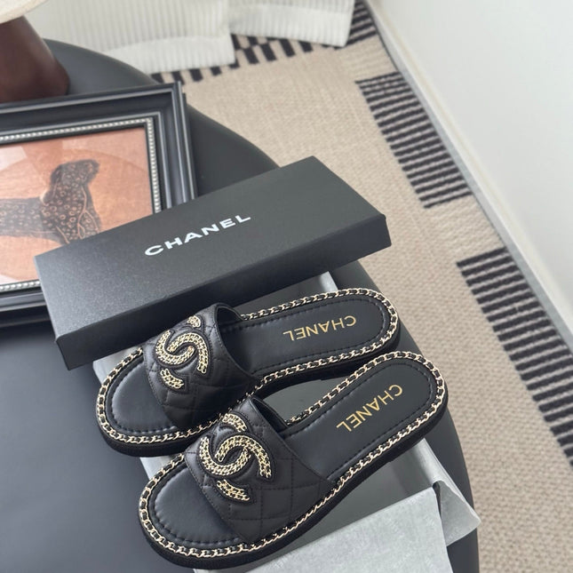 SLIPPER IN BLACK CALFSKIN MIX CHAIN BASE