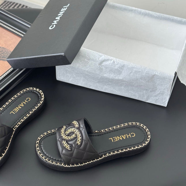 SLIPPER IN BLACK CALFSKIN MIX CHAIN BASE