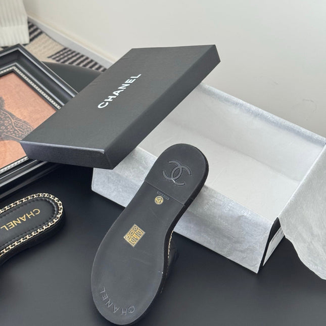 SLIPPER IN BLACK CALFSKIN MIX CHAIN BASE