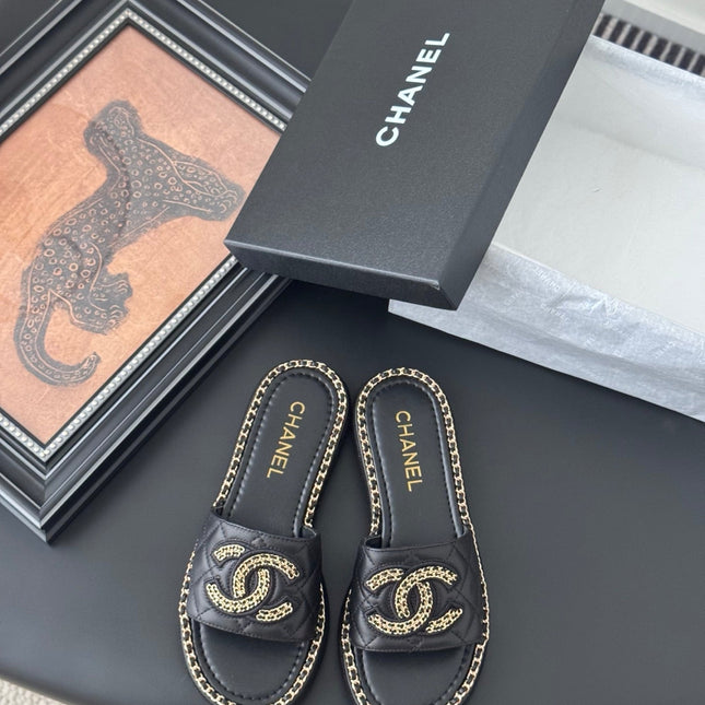 SLIPPER IN BLACK CALFSKIN MIX CHAIN BASE