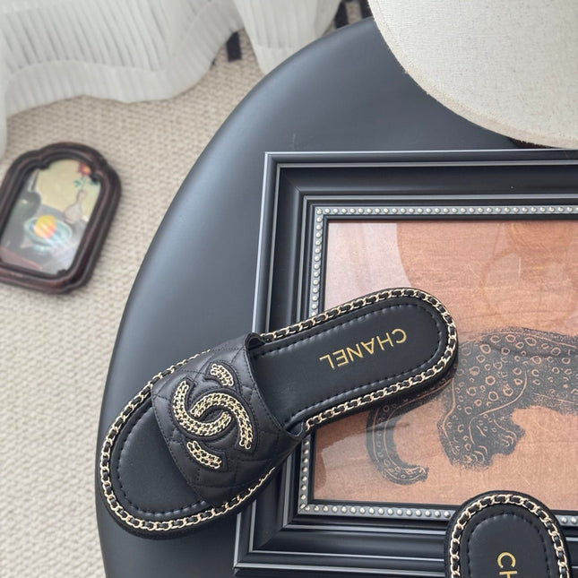 SLIPPER IN BLACK CALFSKIN MIX CHAIN BASE