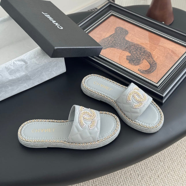 SLIPPER IN BEAU BLUE CALFSKIN MIX CHAIN BASE