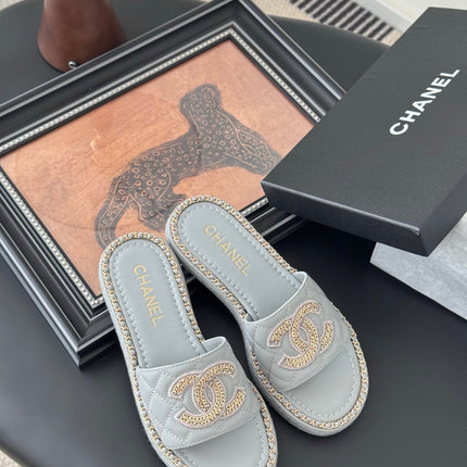 SLIPPER IN BEAU BLUE CALFSKIN MIX CHAIN BASE