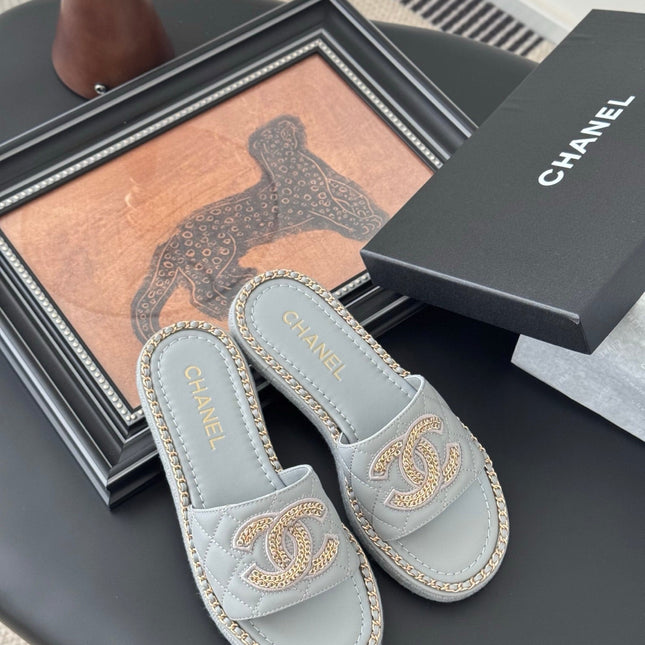 SLIPPER IN BEAU BLUE CALFSKIN MIX CHAIN BASE