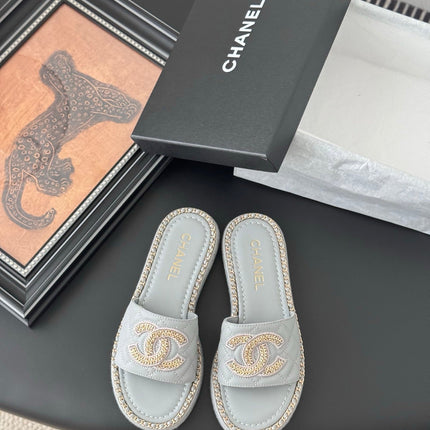 SLIPPER IN BEAU BLUE CALFSKIN MIX CHAIN BASE