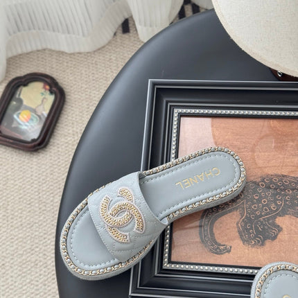 SLIPPER IN BEAU BLUE CALFSKIN MIX CHAIN BASE