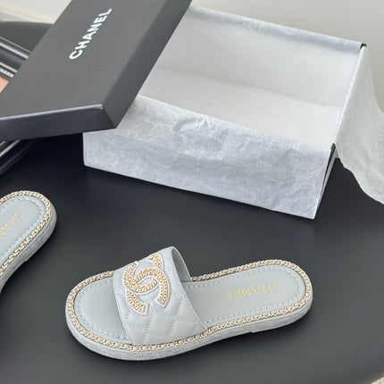 SLIPPER IN BEAU BLUE CALFSKIN MIX CHAIN BASE