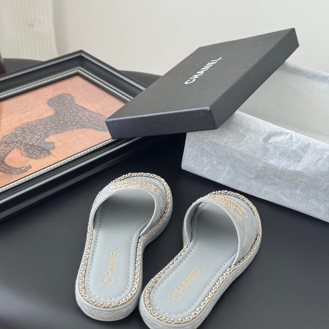 SLIPPER IN BEAU BLUE CALFSKIN MIX CHAIN BASE