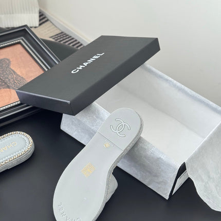 SLIPPER IN BEAU BLUE CALFSKIN MIX CHAIN BASE