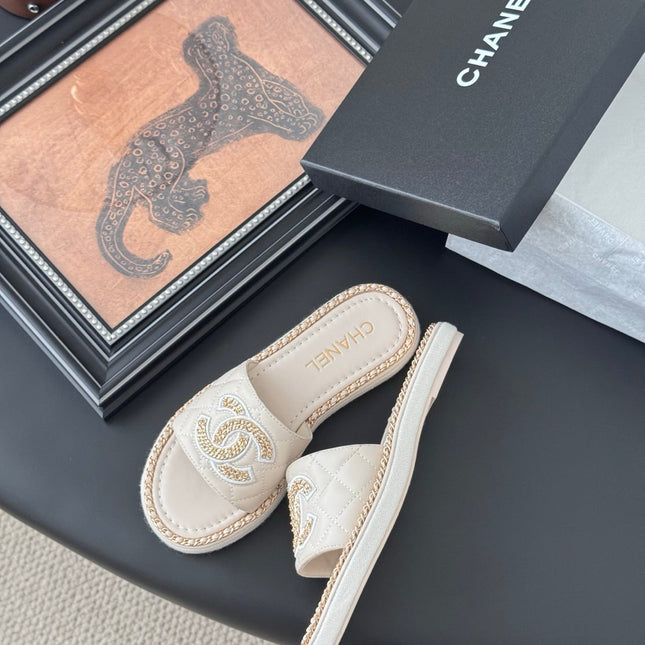 SLIPPER IN LIGHT BEIGE CALFSKIN MIX CHAIN BASE