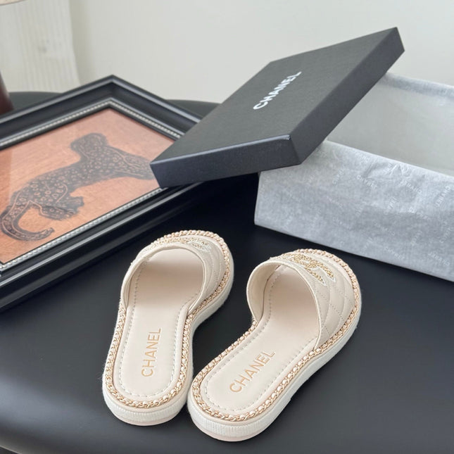 SLIPPER IN LIGHT BEIGE CALFSKIN MIX CHAIN BASE