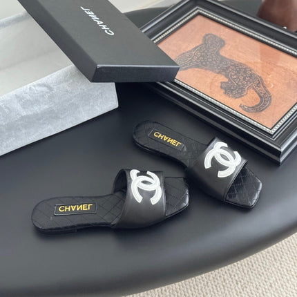 SLIPPER IN BLACK CALFSKIN